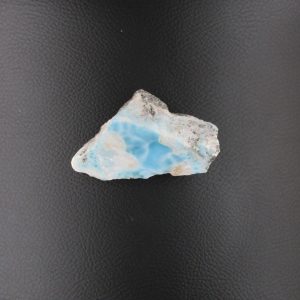 Pierre brute de Larimar AA – polie sur une seule face (pièce unique)