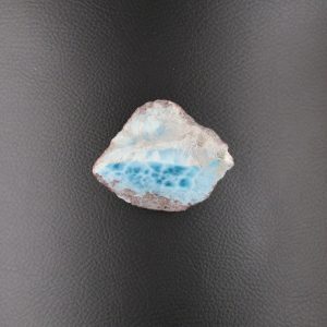 Pierre brute de Larimar AAA – polie sur une face (pièce unique)